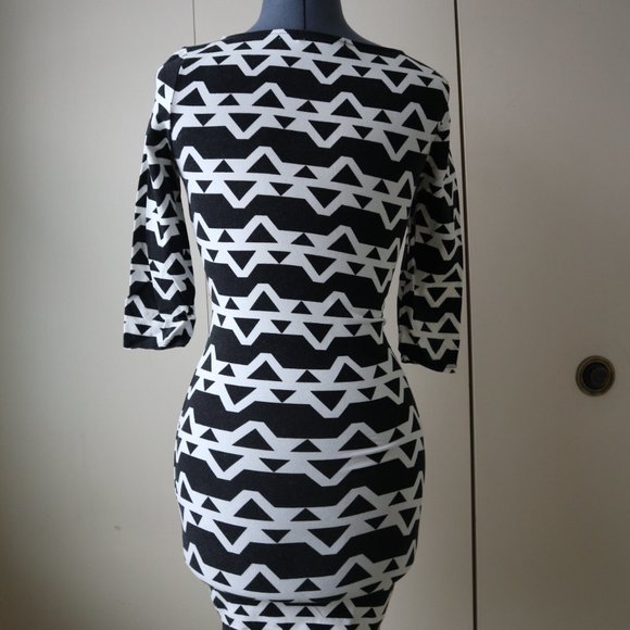 Geometric Pattern Bodycon Dress - Picture 5 of 10